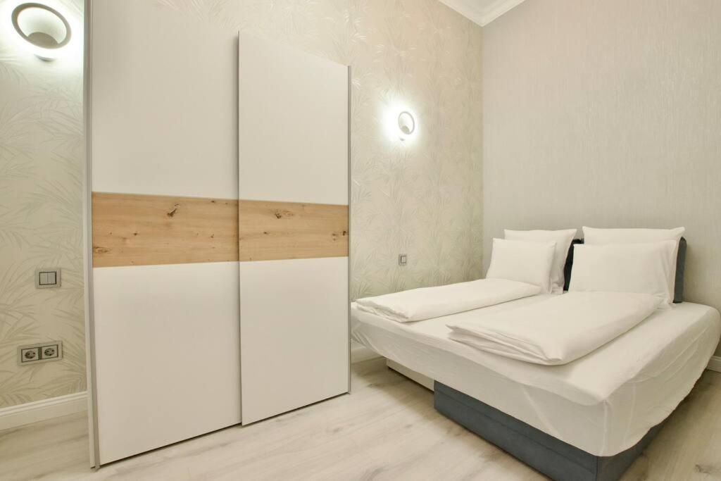 Premium By Hi5 - 2 Bedroom In The Center * Budapest