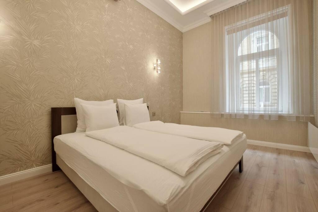 Premium By Hi5 - 2 Bedroom In The Center * Budapest