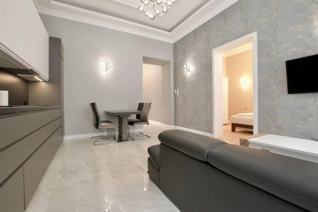 Premium By Hi5 - 2 Bedroom In The Center Apartment