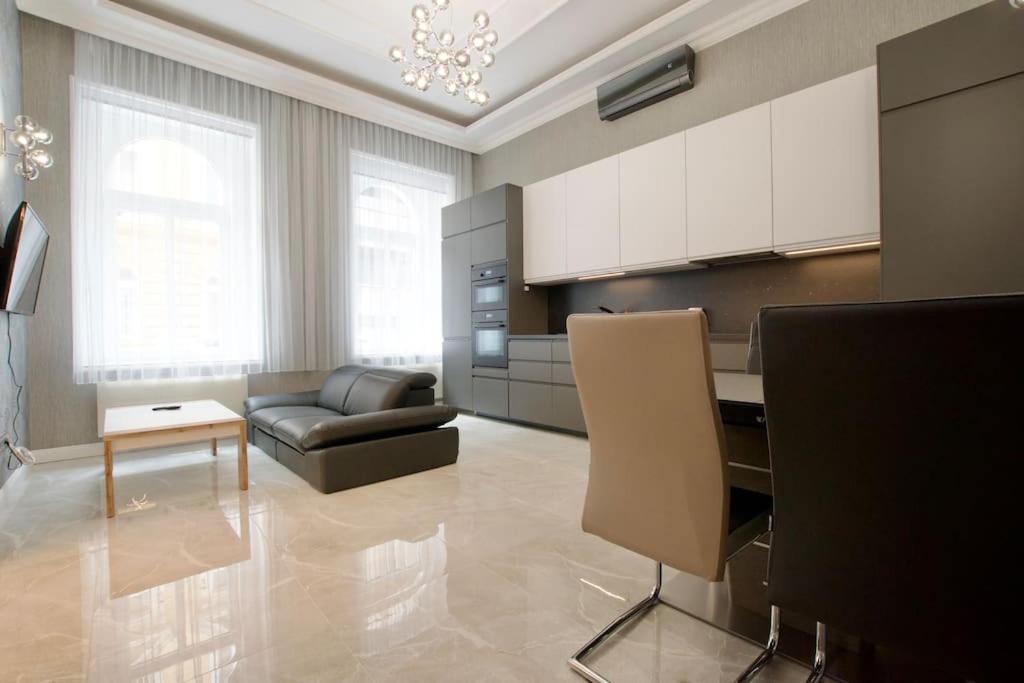 Premium By Hi5 - 2 Bedroom In The Center * Budapest
